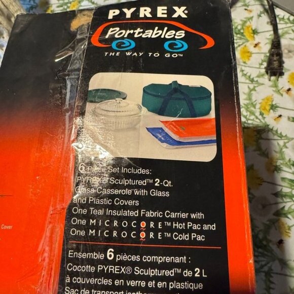 PYREX Portables Hot  Cold Food Carrier Set / Sculptured 2-Qt Glass Casserole Dis - Picture 6 of 9